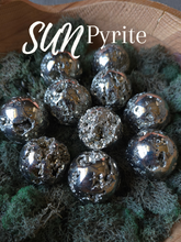 Load image into Gallery viewer, Planet & Luminarie Crystal Set