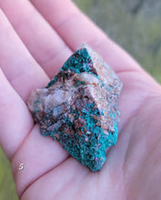 Load image into Gallery viewer, Malachite on Quartz