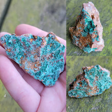 Load image into Gallery viewer, Malachite on Quartz