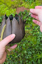 Load image into Gallery viewer, Leather Leaf Trinket Bag
