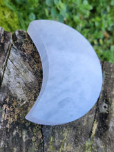 Load image into Gallery viewer, Selenite Moon Charging Plate