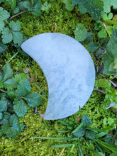 Load image into Gallery viewer, Selenite Moon Charging Plate