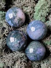 Load image into Gallery viewer, Earth / Center (Moss Agate)