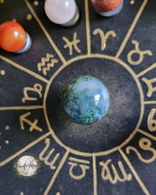 Load image into Gallery viewer, Earth / Center (Moss Agate)