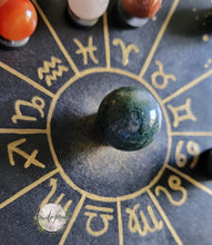 Load image into Gallery viewer, Earth / Center (Moss Agate)