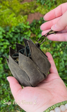 Load image into Gallery viewer, Small Leather Leaf Trinket Bag
